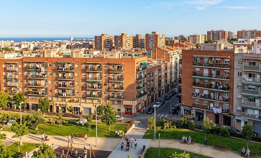 Vista urbana de los bloques de pisos y calles de Rocafonda, Mataró